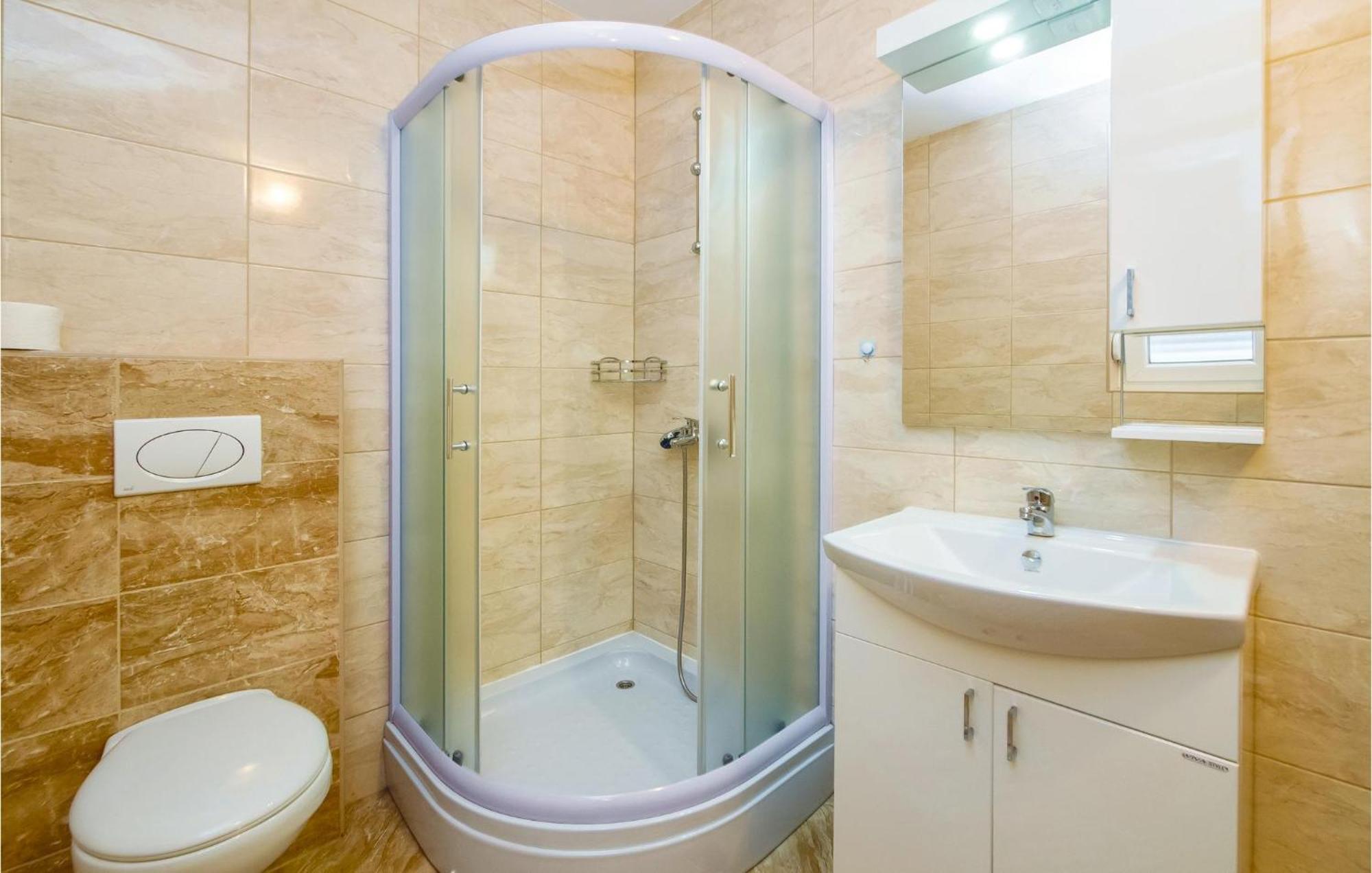 2 Bedroom Awesome Apartment In Mali Rat Sumpetar Exterior foto