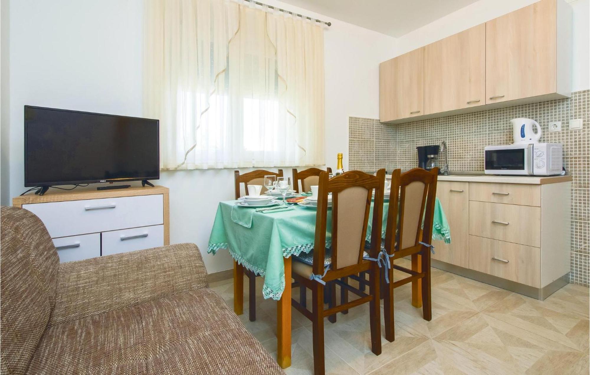 2 Bedroom Awesome Apartment In Mali Rat Sumpetar Exterior foto